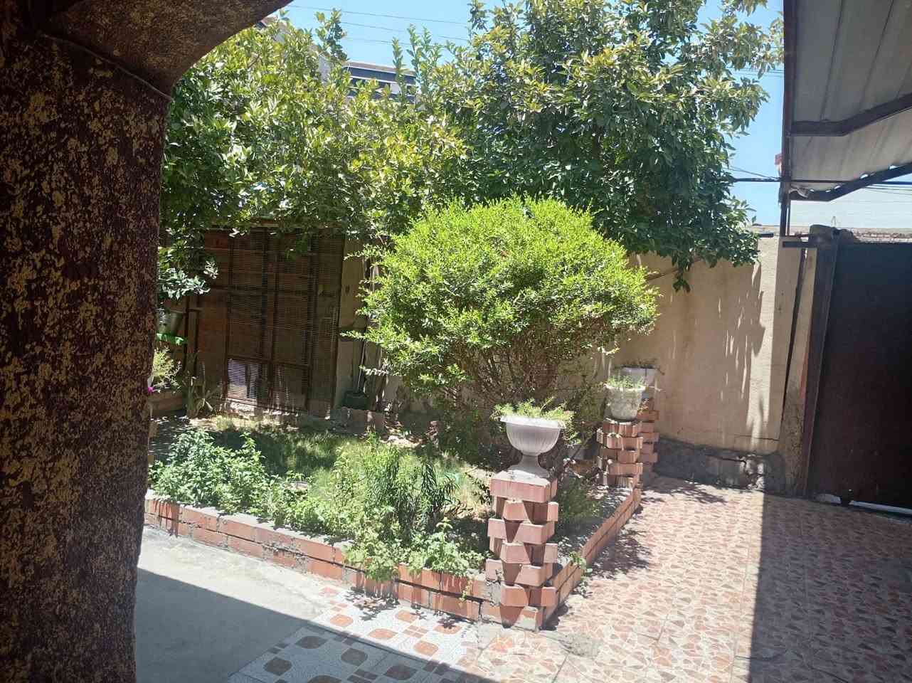 بيت طابو صرف
المكان:حي العسكري 

مساحته:240

البيت طابقين 📍

الطابق الاول يحتوي 

استقبال وصاله 

وغرفتين ومطبخ 

صحيات خارجي 

وصحيات داخلي 

طابق الثاني يحتوي📍

صاله 

وغرفه 

وصحيات 

السعر وباقي التفاصيل اتصل ع الارقام 

‭***********‬

‭***********‬ 

‭
