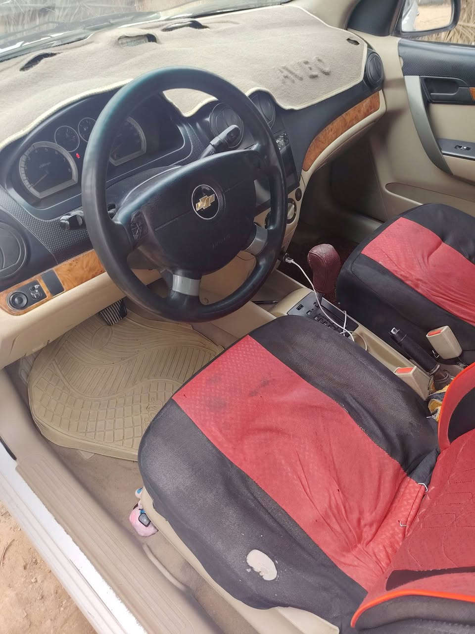 من رخصت الادمن افيو مكينه مفتوح وكير اوتماتيك حداديه حداديه جديده تخم داير السياره جاهزه من كلشي خليجي  السعر ٦٥ /***********
