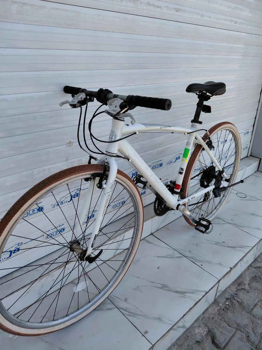 PRECISION C700 ارتفاع الفريم 46 فول المنيوم ماشة حديد 3 × 8 سرعات من SHIMANO ويالة طبقتين كمبليون تايرات 700 / 37 جاهز ومرتب السعر 165 الف شامل التوصيل    ✈يوجد توصيل لجميع المحافضات ✈ كركوك مدخل سايدين حي الاسرى والمفقودين  معرض ابو شيفان ( *********** )
