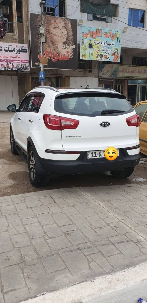 كيا اسبورتج خليجي 2011 فول مواصفات بنرامه رقم بغداد الجديد بسمي محرك دوش المرغوب كير صدر تبريد كامله وبلاديه شاشه كامرا بلاديه وحساسات بلاديه تخم تايرات جديد بجم زنون بيها صبغ قطعتين اثر طخه بسيطه بدون دواخل سعرها 130 وبيها مجال *********** مكان بغداد حي اور
