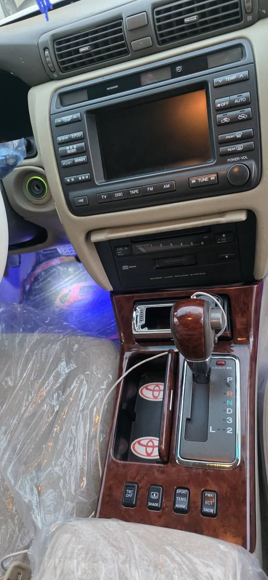 ملكه البيع فول موصفات عده الفتحه  رقم نكليزي ماداور ثاني يوم
4 دكم ديفور جبير  كرستال  تحويره نجف فوك وجوه  
مبدل بيه ربع المامي فقط الباقي كفاله عامه
سعر 140 وبيه مجال مكان نجف ***********
