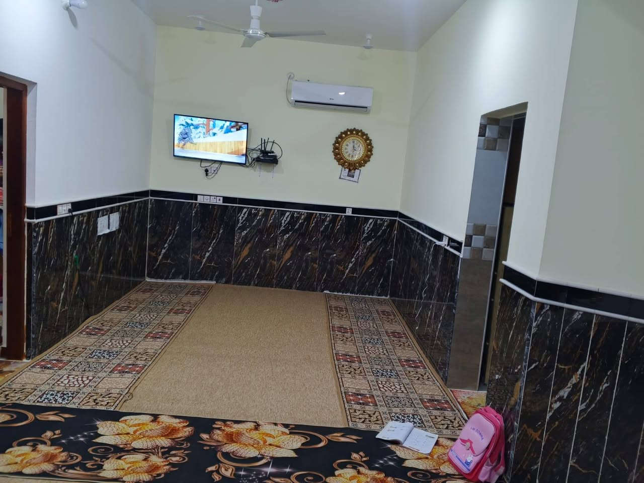 يوجد بيت للبيع طابو صرف ركن مساحه 150متر
 شارع 20 بنزلة الملعب البيت بناء درجة اولى البيت مطلوب اسكان الشراي يكدر يشتري ويسدد ويتحول القرض على المشتري البيت سعره 110 ومطلوب 40 يعني تدفع بس 70 والبقيه اقصاد استفسار اكثر اتصل على الرقم ***********
