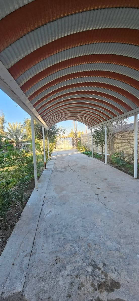 🌿 السلام عليكم ورحمة الله وبركاته 🌿
مزرعة متكاملة للبيع 
المساحة الكلية: 1200 م²
بيت حديث البناء (طابوق + كونكريت مسلح)
بيت طابقين مؤثث بالكامل
حديقة أمامية وحديقة خلفية تضيف جمال وخصوصية
كراج واسع يتسع إلى 4 سيارات
 الطابق الأول:
استقبال  ومطبخ متكامل وغرفة
صالة واسعة
صحيات داخلية وخارجية
الطابق الثاني:
4 غرف متكاملة
مساحة كل غرفة 4 × 5 م²
صحيات كاملة
 البيع يشمل الأثاث أو بدون أثاث حسب الرغبة
للاستفسار يرجى الاتصال على الرقم التالي:
***********
