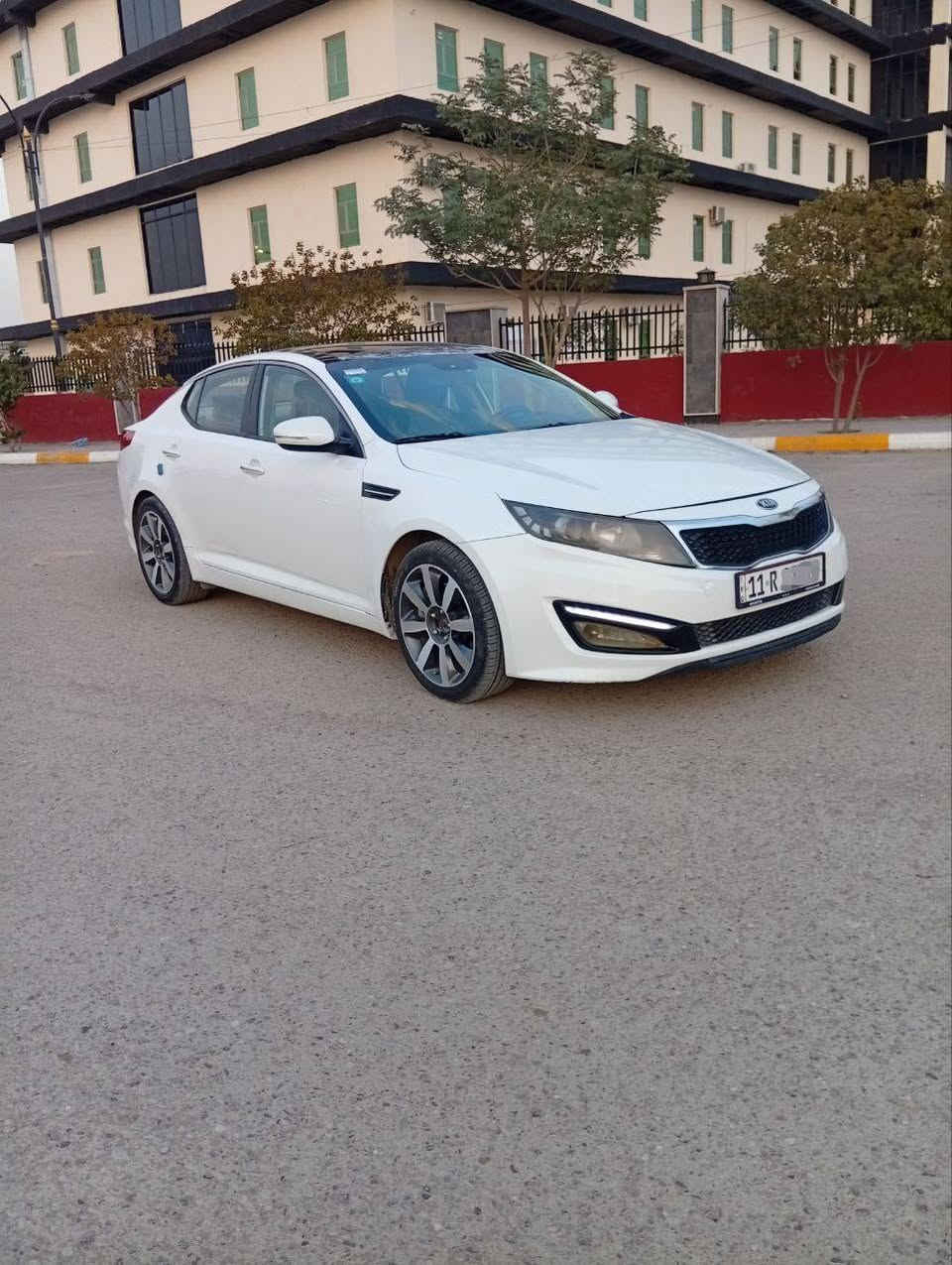 سلام عليكم  مكلف بالنشر
سياره: اوبتيما Optima

موديل : 2012

..وارد خليجي

محرك السيارة :  2400 دوش

الرقم : بغداد تحويل ثاني يوم السياره باسمي

هزه جديده سنويه ٢٠٢٨ 

رقم انكليزي

المواصفات : فتحة سقف بانوراما

مرايات شفط

 سياره تشغيل بنظام بصمه 

لايت زنون ابيض

حالة السياره: نظيفه بدون صبغ عام ( فقط جاملغ خلفي جه السائق وبنيد مرشوش) بدون ضربه السياره مكفوله من الضربه ايرباك 

رقم الهاتف  ***********

السعر  : 120 وبي مجال للشراي. مكاني بغداد
