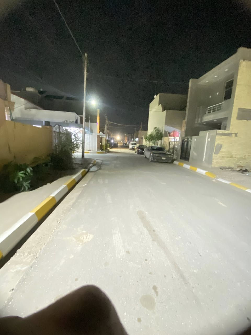 دار 🏠 سكن طابو صرف للبيع
المساحه ٢٠٠ متر
واجهية ١٠ و نزال ٢٠ 
طابق واحد بناء 🔨 بلوك بحالة جيدة بناء عام ٢٠١٧
يتكون من غرفتين نوم وصالة واستقبال ومطبخ ومنور وكراج وصحيات داخلية وخارجية 
موقع جيد جدا 
قضاء الصويرة حي الاسرى مقابل سكلة حجي شامل خلفة المنتزة الجديد قريب على الشارع التجاري كلش بس تدخل الفرع يصير كبالك البيت 
متوفر كافة الخدمات ماء 🚿 اساله و كهرباء ⚡️ وتبليط
السعر مناسب ويرهم مراوس حسب القناعة ***********
