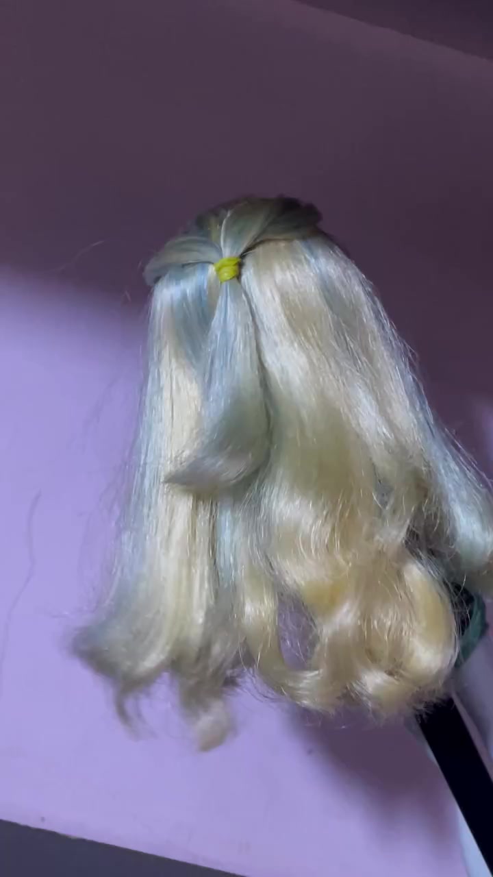 مزاد على لعابة مونستر هاي شخصية لغونا بلو (Lagoona Blue) الاصدار الكريبرودكشن اصدار 2024. القطعة نادرة صعب تتحصل وبحالة مناسبه موضح كلشي بالصور. مغسولة يدوياً شعرها نظيف خالي بالكامل من الصمغ. يجي وياها ستاند، اعرف هواي رح يريدوها وما اعرف بشكد ابيعها فا رح اعرضها مزاد وابيعها اعلى سعر. متوفر توصيل كامل العراق.


**إذا كنت صاحب هذا الإعلان وتريد حذفه لأي سبب، رجاءا أرسل رسالة إلى الدعم الفني**