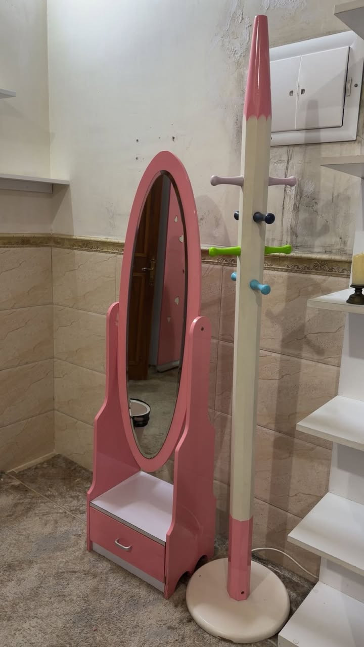 تاقم نوستنێكی زۆر پاك وتایبەت
دووسیسەمی نەفەرونیو مەترو٢٠سم بەدۆشەكەوە
ئاوینەو كۆمەدی وكانتۆرو مێزی كۆمپیوتەر 
ژێری سیسەمەكان چەكمەجە
زۆر پاك وبێ عەیب لەهەولێر  نرخی٣٠٠ هەزار


**إذا كنت صاحب هذا الإعلان وتريد حذفه لأي سبب، رجاءا أرسل رسالة إلى الدعم الفني**