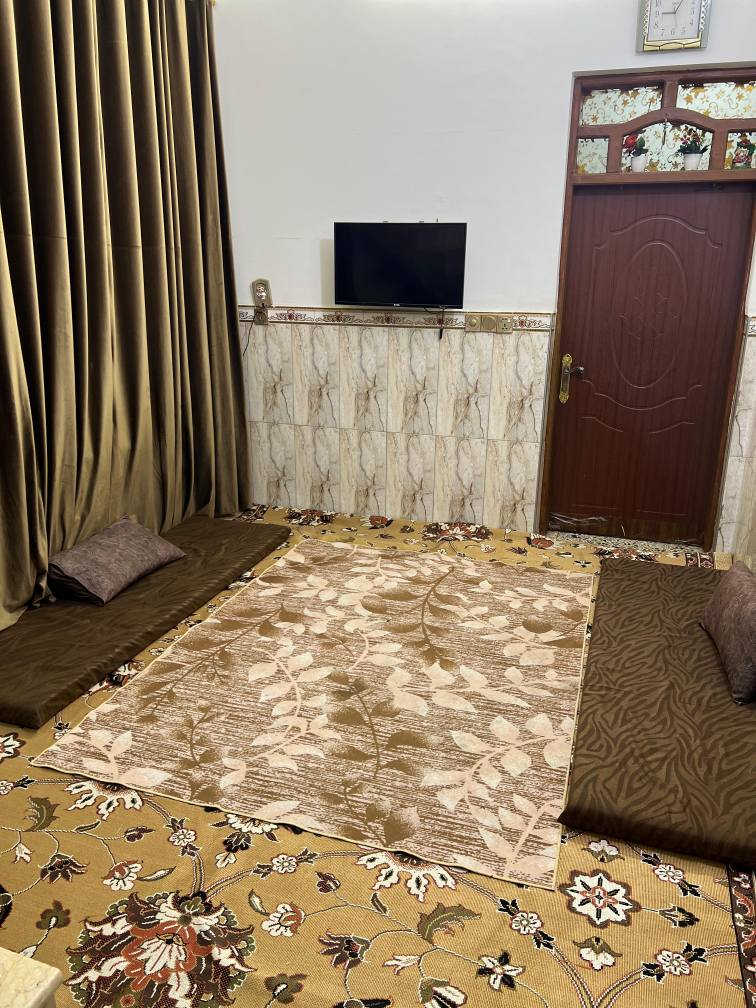 بيت طابق  اونص ميلاد  بل ٨٥ بناء ٢٠٢١ اساس وسقف كله صب مركزي بناء جناي كاشي سيراميك البيت نضيف الطابق الأول غرفه وصاله ومطبخ واستقبال صحيات داخليه وخارجيه الطابق الثاني غرفه وصاله وصحيات السعر ١١٠ مبادره ما ابيع  استفسار عل الرقم ***********
