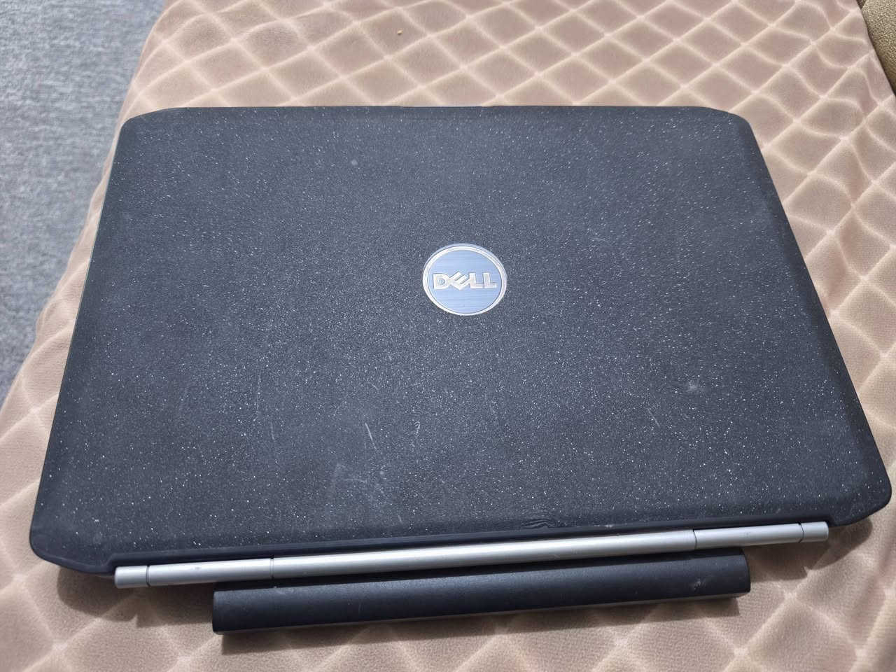 Dell 
80 الف فقط 
ملحقات كاملة شاحنه وماوس وجنطة 
***********
ناصرية مركز
