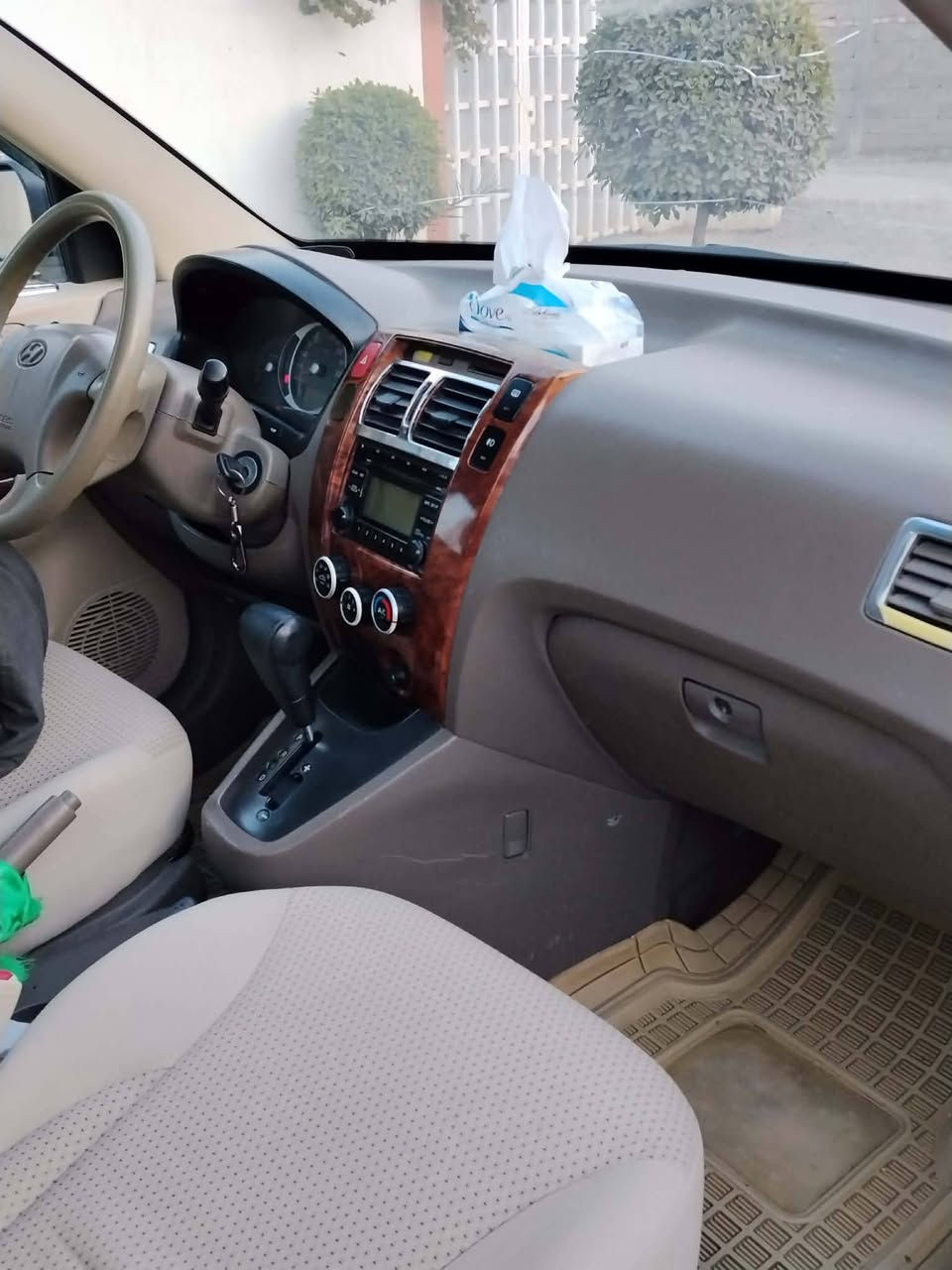 توسان 2009 رقم بغداد دولي
محرك 4 سلندر 2000 دوش
كير محرك تبريد تدفئه حداديه
غرفته مدوشمه  جديد 
تخم تايرات
مكفوله من الضربه والصبغ والتبديل عدا بارد اقل شبر سونار موجود
السعر 120 وبيه مجال/ مكاني بابل/ قرب سيطره الاثار
***********
