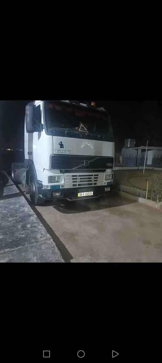 سلام عليكم فولفو للبيع جديده لوك بعده تخم تاير سنويه جديده بسمي سياره كبل لشغل المكان حديثه جاهز من هوه وكهرباى محرك شرط كير شرط مكفول كفاله عامه  رقم راعيه ***********
