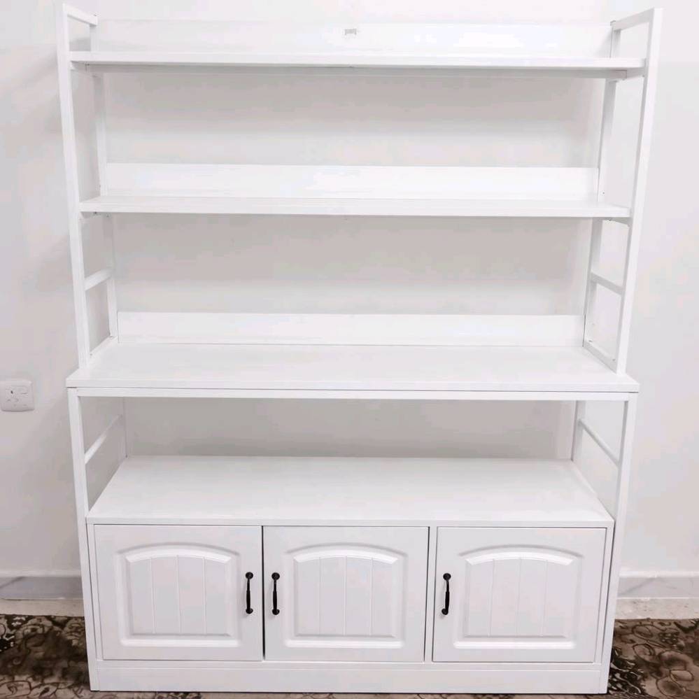 كاونتر مطبخ خشب ثقيل و هيكل معدني يحتوي كومدي 3 ابواب
ابعاد 160*40*120 CM
السعر 136 الف