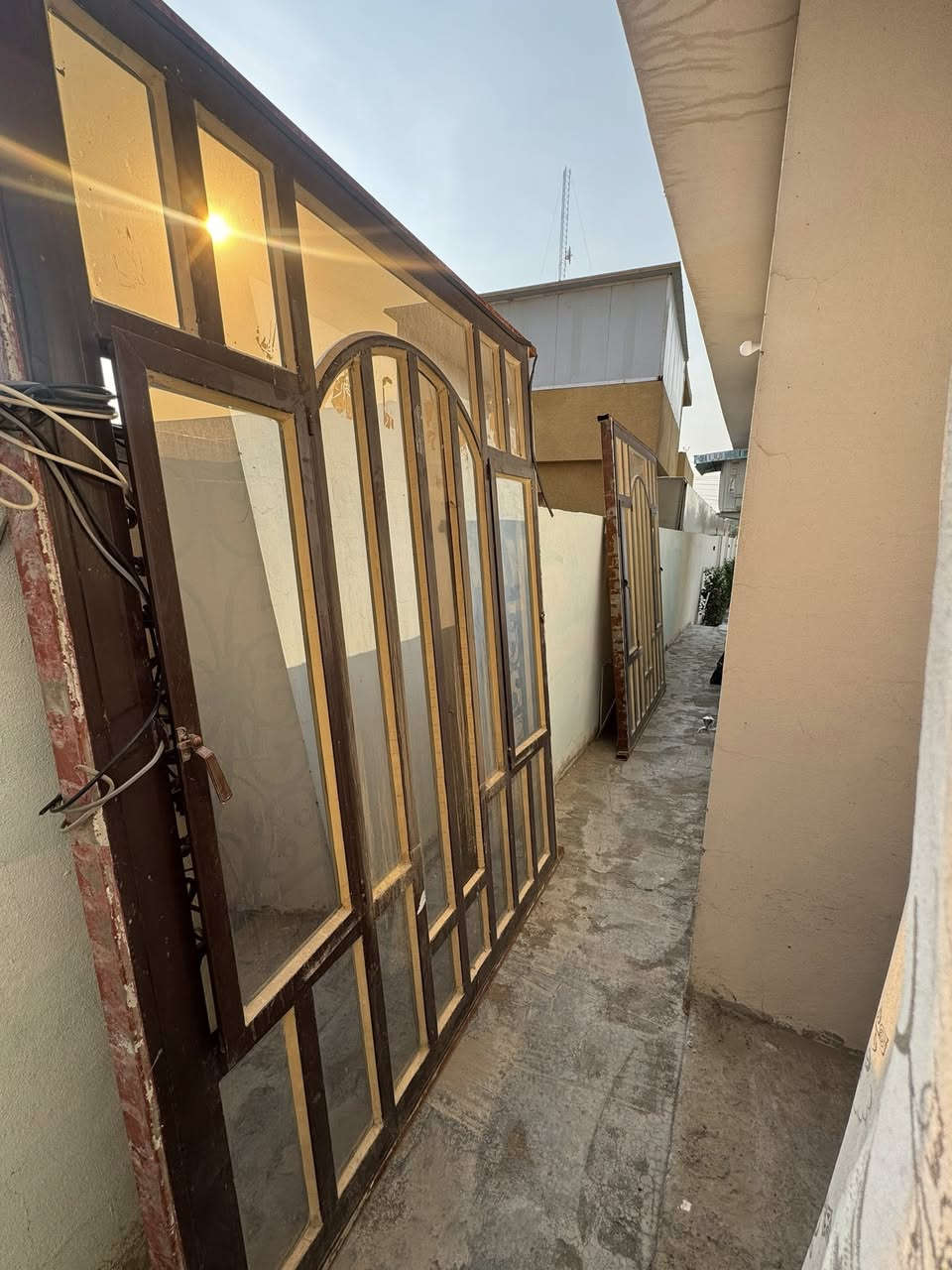 سلام عليكم شبابيك 2 مستعمله للبيع اخو الجديد مع الجام مالتهن الطول 2 ونص متر والعرض 2 متر السعر خاص او الاتصال عل رقم العنوان بغداد المدائن ***********
