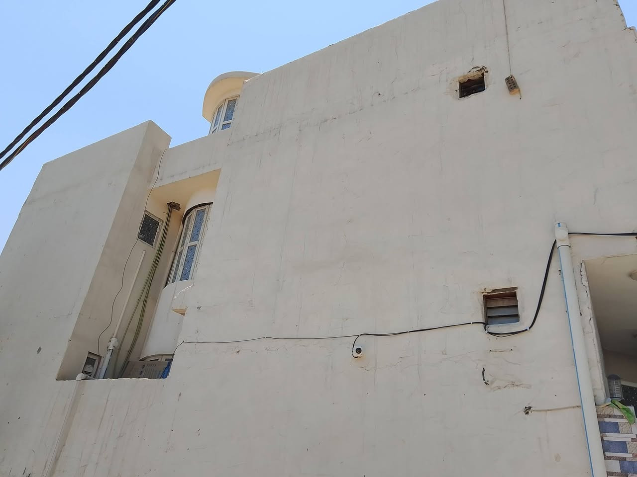 السلام عليكم دار للبيع طابقين العنوان منطقة الفضوة فرع اسواق ضاهد للا ستفسار على الرقم ***********
