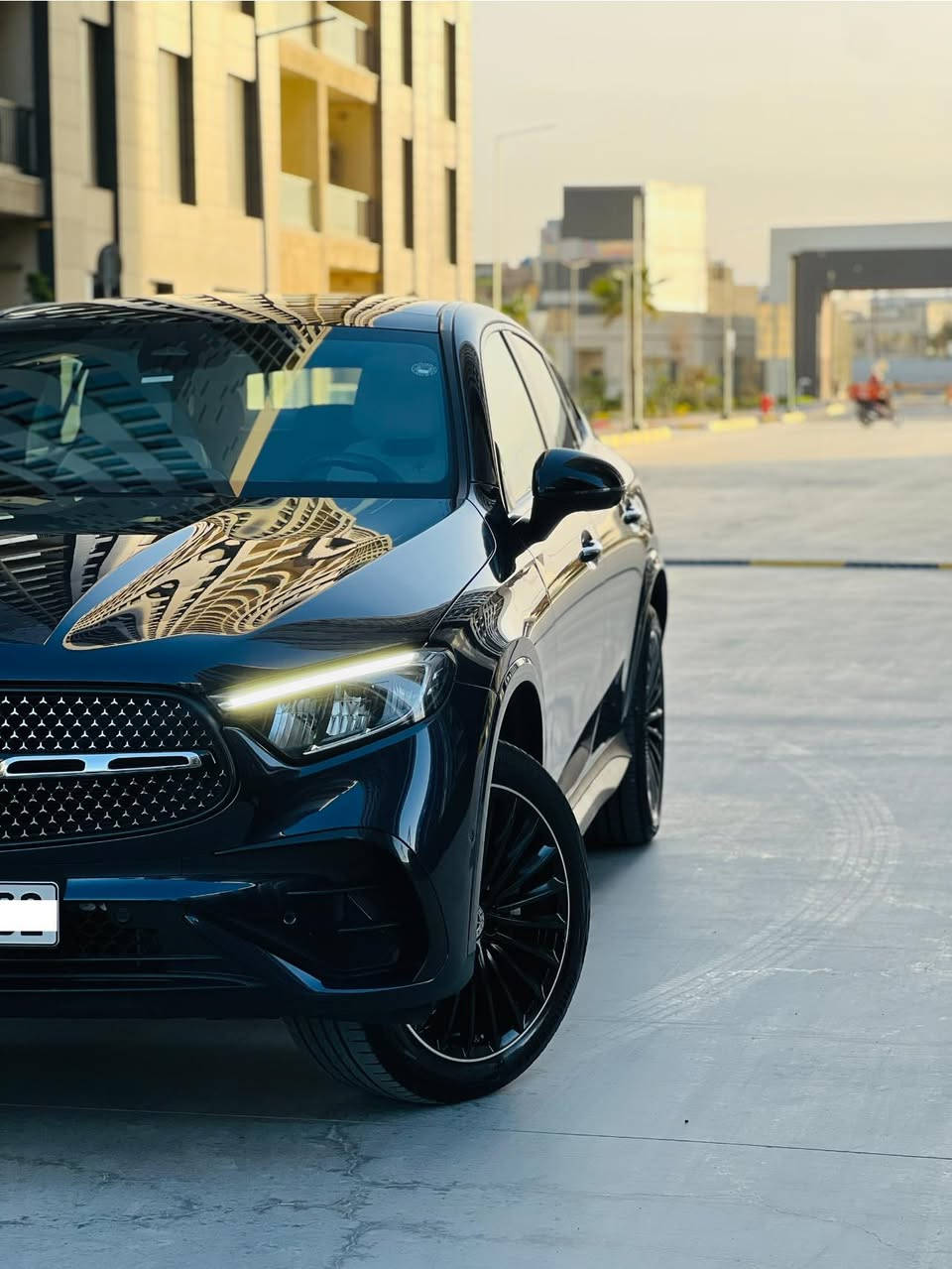 مرسيدس GLC 200 كوبيه 2024 | مواصفات أوروبية | داخل الضمان

✨ فرصة مميزة لامتلاك سيارة تجمع بين الفخامة والأداء والتكنولوجيا الحديثة.

🚘 مرسيدس GLC 200 كوبيه موديل 2024

* مواصفات أوروبية
* محرك 2.0 بنزين
* 4 سلندر
* عداد 32,420 كم فقط
* لون نيلي أنيق
* داخلية جلد فاخرة
* بدون صبغ
* لوحة أربيل خصوصي
* داخل فترة الضمان

⭐ أبرز المواصفات:
✅ كاميرا 360 درجة
✅ سقف بانورامي + فتحة سقف
✅ تبريد وتدفئة المقاعد
✅ مقاعد تدليك
✅ شاشة كبيرة ولوحة قيادة رقمية
✅ عرض المعلومات على الزجاج الأمامي (HUD)
✅ بصمة وتشغيل ذكي (Start/Stop)
✅ شاحن لاسلكي
✅ Apple CarPlay
✅ إنارة محيطية فاخرة
✅ نظام 4MATIC للدفع الرباعي
✅ مراقبة النقطة العمياء
✅ مثبت سرعة
✅ تحكم بالمناخ أوتوماتيكي
✅ 6 وسائد هوائية
✅ مصابيح LED أوتوماتيكية

💎 سيارة نظيفة جداً، جاهزة للاستخدام ولا تحتاج أي مصروف.

📞 للاستفسار والمعاينة:
***********

السعر: قابل للتفاوض للجادين فقط
