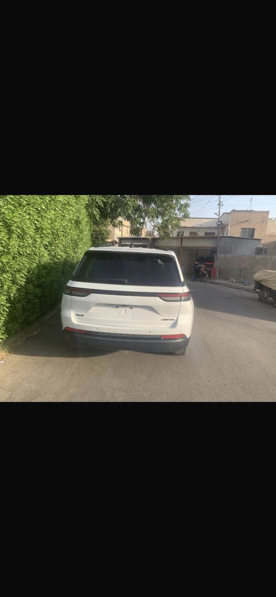 السلام عليكم جيب كراند موديل 23 ماشيه 42 حادثاه جاملغ امامي بدل وشبر صبغ بلبنيد سياره بسمي مكانها بغداد الاعظميه سياره كلش حلوه وجديده الاستفسار على رقم ***********
