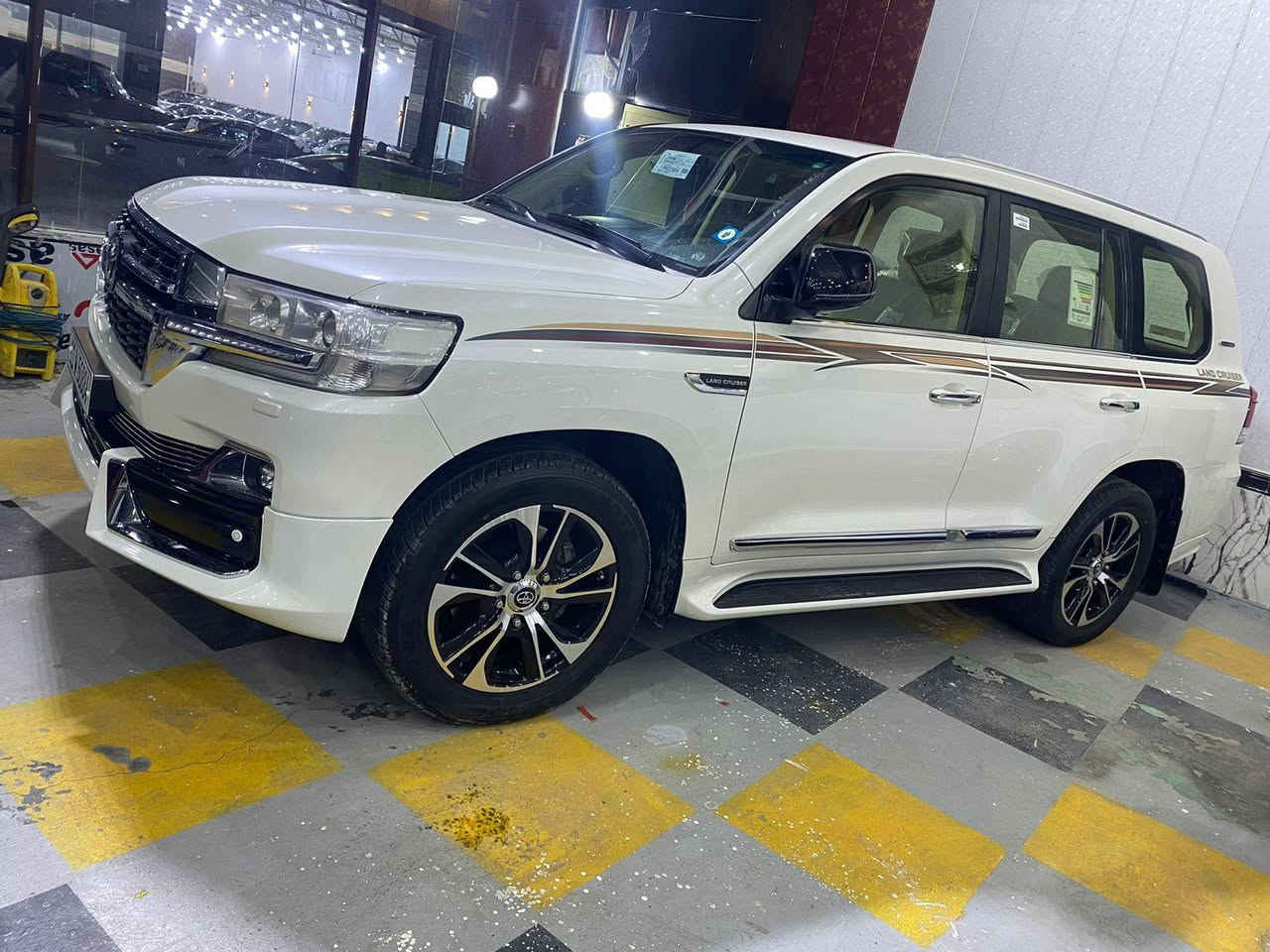 السلام عليكم
Toyota Land Cruiser GXR 2017
لاندكروز 2017 بريم GXR
مكينة 4000    6 سلندر 
ماشية 109الف كيلومتر
فتحة فيتبم 
وارد خليجي 
كير ومحرك جديد 
مابيهة ولا ضربة 
السيارة نضيفة كلشي بلادي 
السعر 47 الف دولار 
للاستفسار +964 771 183 7782


**إذا كنت صاحب هذا الإعلان وتريد حذفه لأي سبب، رجاءا أرسل رسالة إلى الدعم الفني**