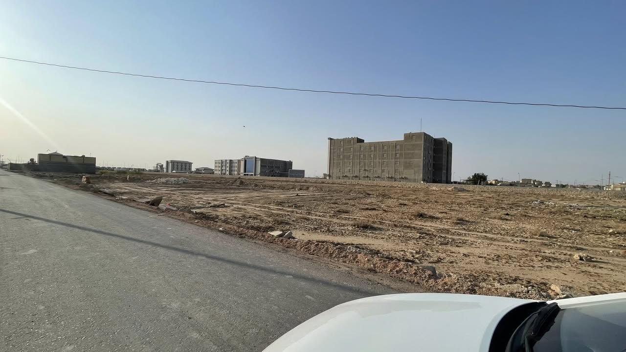 500 متر سهم كامل بسمي  بطابو مداور كهرباء ماء تبليط 
شارع بين علوة وجامعة ساوه قريبه ع شارع عام 
سعر اتصال ***********
