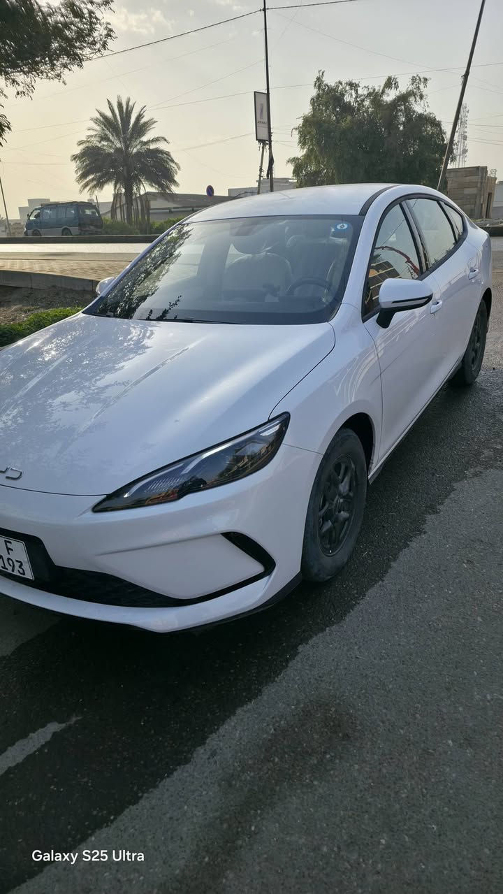 بي واي دي سيل فايف موديل ٢٥  ماشية ٣٧٠٠ بعدها زيرو للبيع ١٨ و٩٠٠ مرقمة بأسمي ثاني يوم احولك ***********سكني بغداد حي الخضراء
