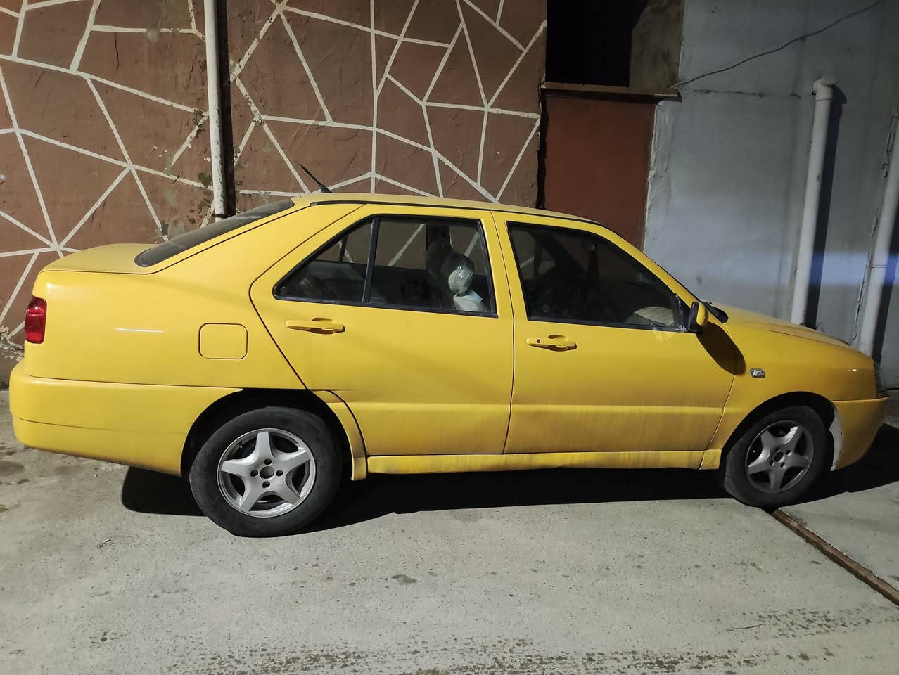 سلام عليكم
شيري كوين موديل 2011
رقم نينوى صدامي شرط التحويل 
عليه هيئة وغرامات عل مشتري 
كابون ورقي بس واكف 
السعر 16 ورقه قفل 
مكاني موصل حي صدام 
***********
***********
