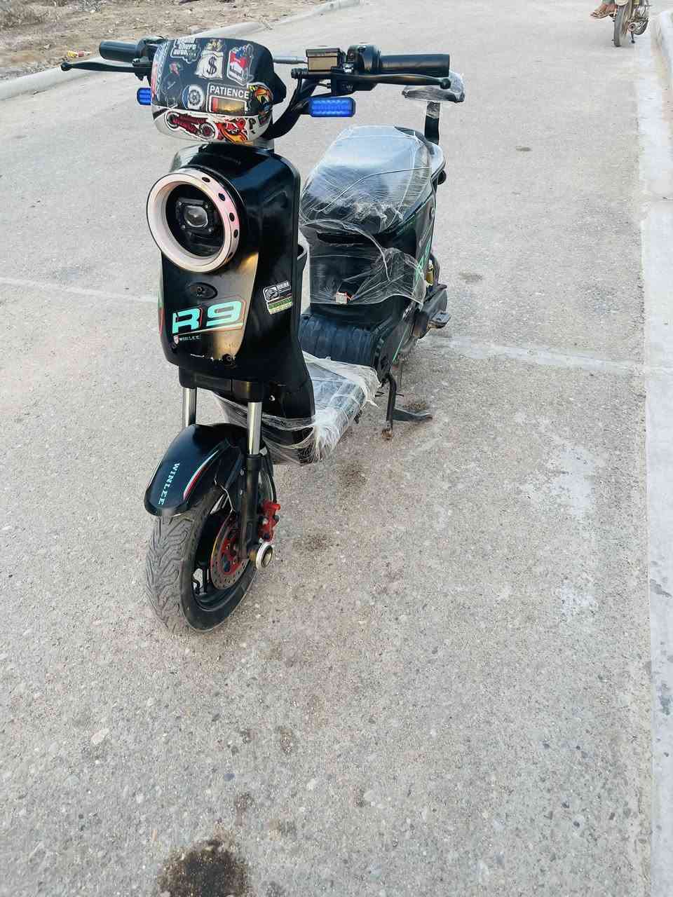 دراجه شحن R9دراجه نضيفه وما صارلي هواي من اخذتها مستعمله قليل
السعر375وبيها مجال للطيبين
العنوان /البصره ابي الخصيب الحي العسكري مقابيل المحكمه الجديده 
رقم الهاتف فقط واتساب /***********
***********فقط واتساب
