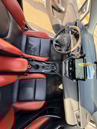 كورلا هايبريد 2023 ماشية 43 الف سيارة حلوة ونظيفة بيهه فقط بارد وسونار...