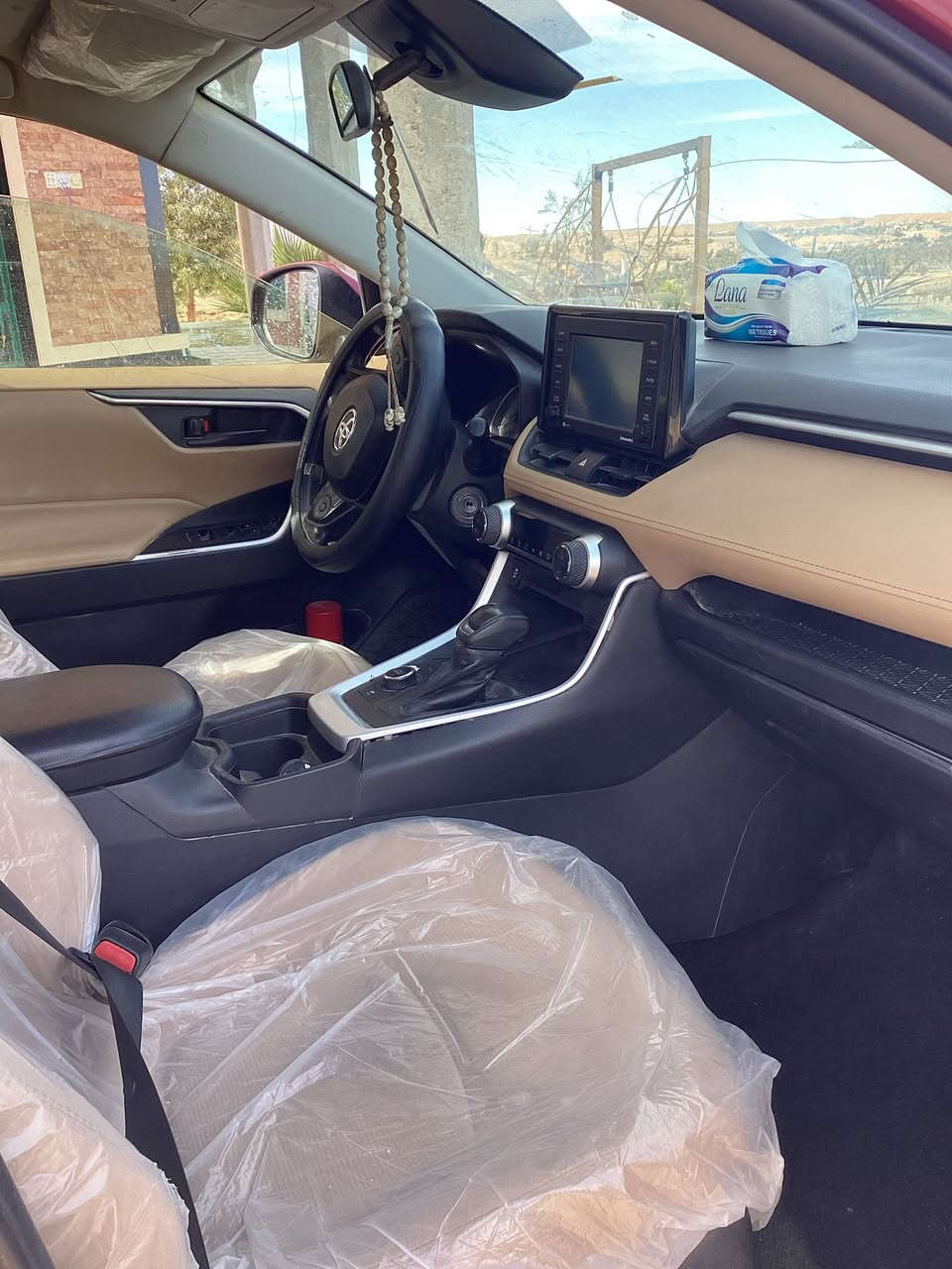 راف فور 2021 فئة LE هايبرد
حساسات أمان كاملة + النقطه العمياء 
3 أنظمة: ECO + Normal +Sport 
 مثبّت سرعة 
 شاشة + بلوتوث + كاميرا خلفية
صرفيتها كلش ممتازة 
ماشية 45,000 كم فقط 
ضررها : جاملغ وباب من جهة السائق 
للبيع أو مراوس 
السعر : 193

للأستفسار واتساب : ***********
