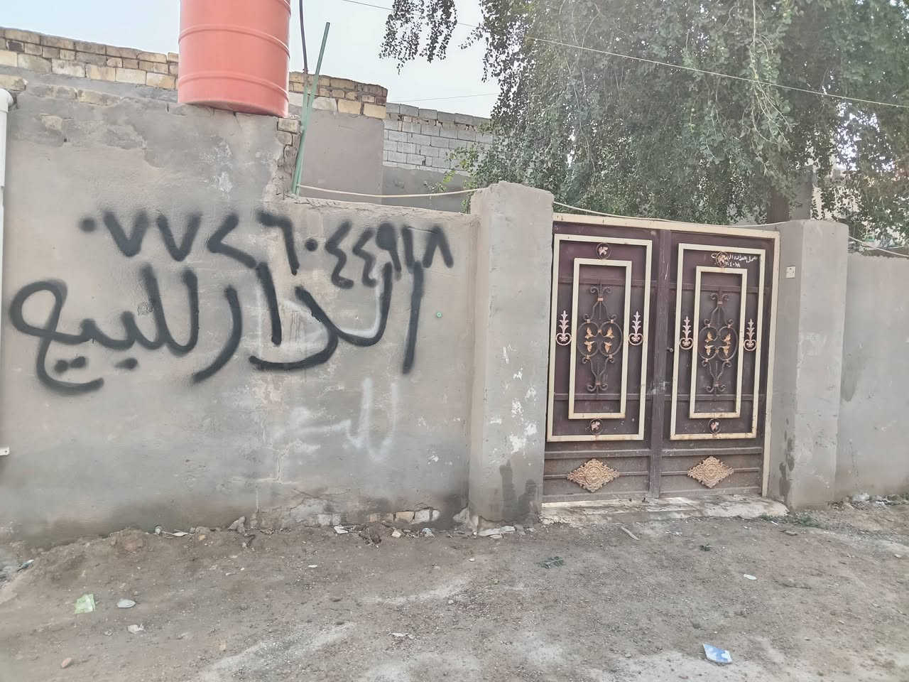 بيت طابو زراعي في منطقه الراشديه قضاء الحي مساحته ١٧٥ يحتوي على غرفتين وهول واستقبال ومطبخ ومجموعه صحيات خارجيه وداخليه للاستفسار اكثر والسعر الاتصال على الرقم ***********
