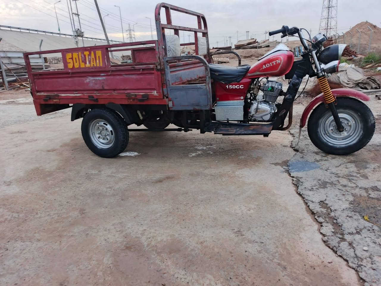 السلام عليكم شباب
ستوته سلطان للبيع موديل 2012 بدون اوراق مكفوله عشائريآ  
محرك نضيف + كهربائيات كلها شغاله 
الشاصي مكفول  سعر 900 وبيها مجال 
الاستفسار على الرقم  ***********
