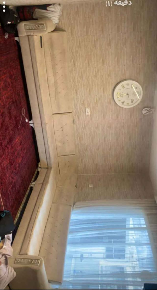 تاقمی ئێڵ زۆر خاوێن 
شوێن ڕانیە 
نرخ 100هەزارو معامەلە 
*********** Colombo, Sri Lanka
