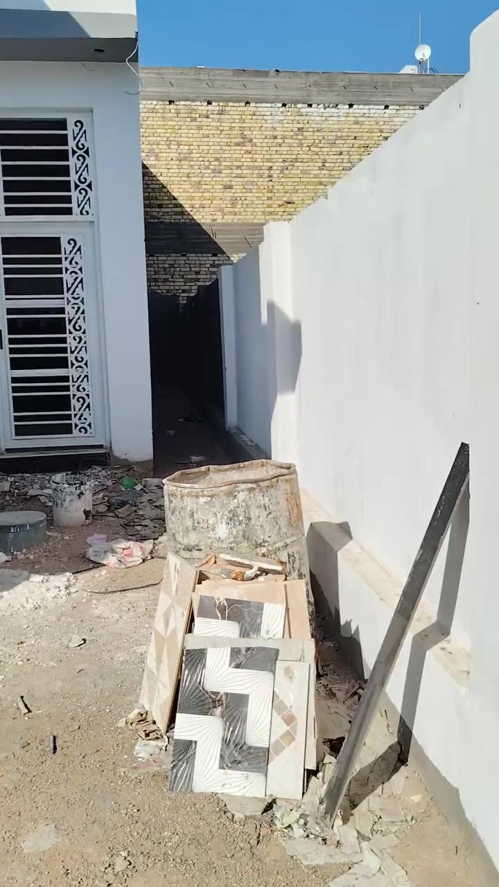 السلام عليكم بيت للبيع حي الثقافي خلف مطعم أيوب شارع البيت رئيس الجامعه قرب جداريه يحتوي على غرفه النوم عدد ٢
وصاله كبيره
ومطبخ بارد وحار عدد ٢
استقبال كبيره
حمامات خارجيه وداخليه
طابق واحد البيت باقي للبيت شي كلش قليل ويكمل يعني فد خمسه مليون ويكمل 
زراعي ملك صرف عثماني بسمي
والمنطقه مشموله بجهد الخدمي بكامل وحاليا جاري العمل فيها مجاري كهرباء ماء تبليط
المساحه 12×20 مجموع 240 متر
السعر ١٤٥ 
الاستفسار ***********
السلام عليكم بيت للبيع حي الثقافي خلف مطعم أيوب شارع البيت رئيس الجامعه قرب جداريه يحتوي على غرفه النوم عدد ٢
