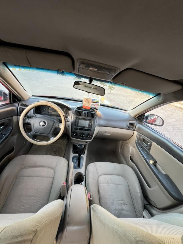 سيراتو 2006 صبغ حزام جماليه
وصوره قبل صبغ عدي 
غرفتها ع شركه مملعوب بيها 
محرك وكير كفاله 
صدر خلفي امامي حديد 
تخم تاير جديد
منضومه تبريد جديده 
سياره رقم كربلاء دولي باسمي 
سنويه 2030وهزه جديده 
سياره مابيه نقص شعره مكان سياره واسط صويره 
سعر 70وبيها مجال حق جيه فقط ***********
