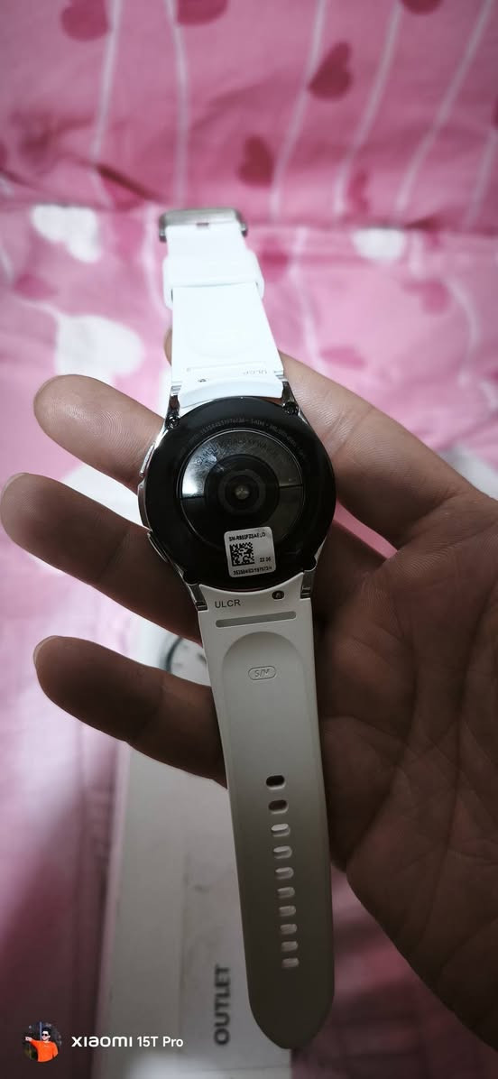 ساعه سامسونك Watch4 Classic
مراوسه بحساب ببجي 
اني اخذتها قبل فتره بــ ورقتين ساعه فول 
وصفات تدعم جميع الخدمات 
وبيها سوق بلي 
يعني موبايل مصغر 
***********
***********
