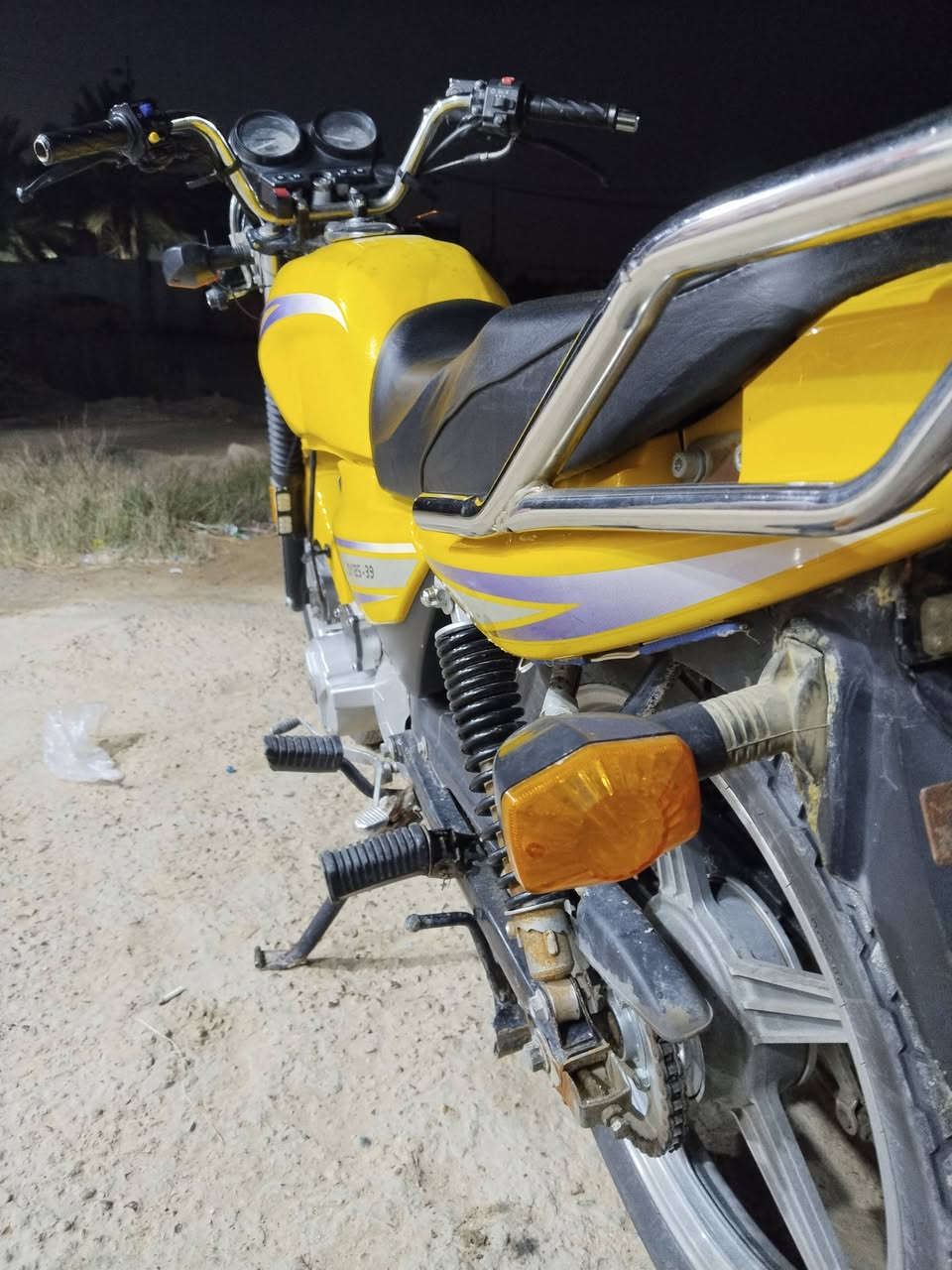 السلام عليكم
دراجه دايون موديل 2023 طالعه بال 2023 شهر السادس 
دراجه لون ليموني اصفر دراجه اوراق كامله بس بدون رقم يعني ما مرقمها دراجه نظيفه محرك كفاله عامه ما مفتوح غير بس كلجات مبدل فقط بها ضربه حادث بسيطه بالسكان 
الدراجه اوراق رسميه سعر الدراجه مليون و250 وبيها مجال للطيبين والشرايه 
مكان الدراجه العنوان 
كربلاء المقدسه الابراهيميه منطقه الدخانيه 
رقم الهاتف او مراسله الصفحه
*********** 
موجود واتساب
