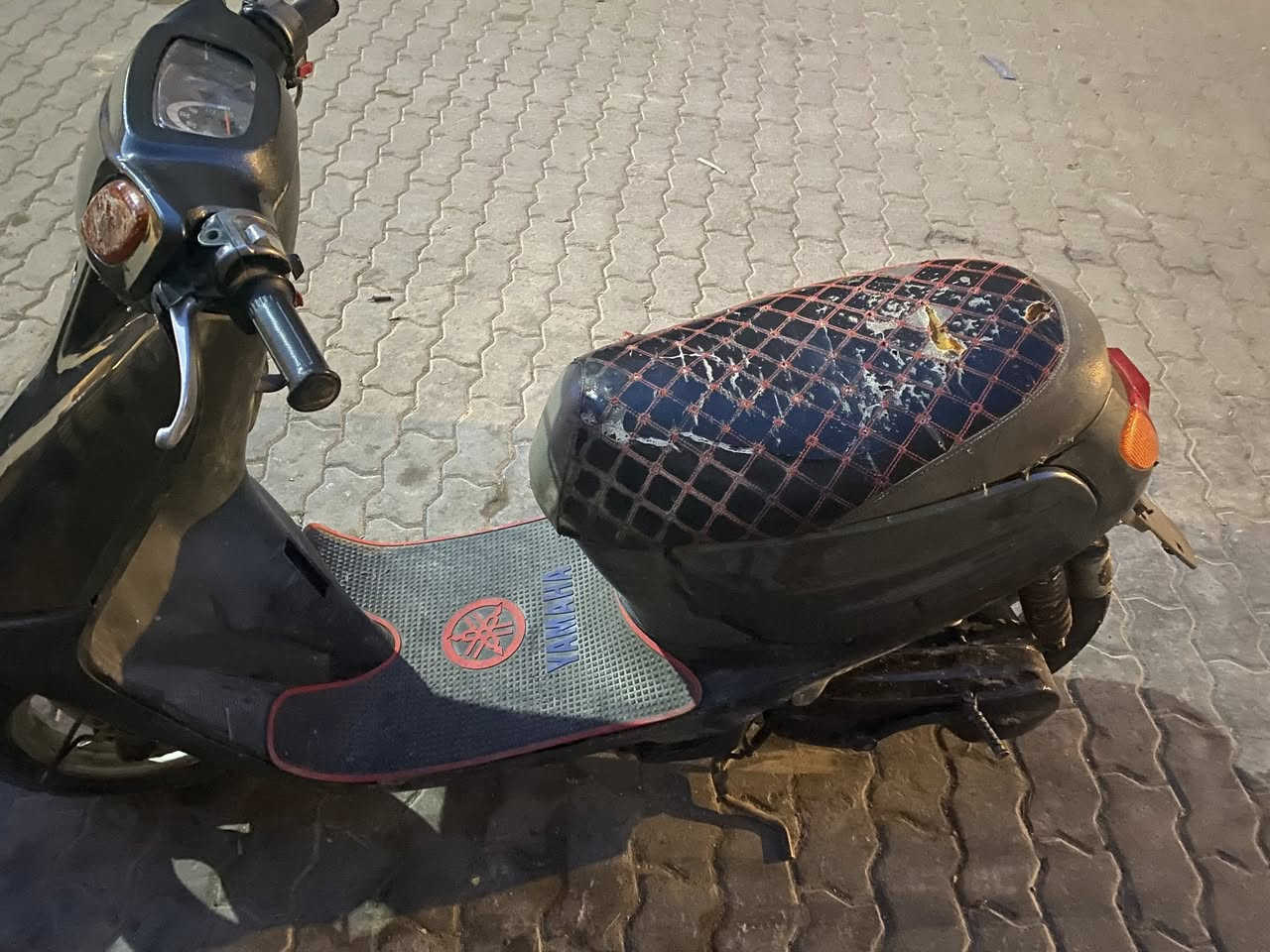 سلام عليكم دراجه خمس زروف لبيع كلشي مابيه ونضيفه دراجه كلشي شغال بس  رادله باتري دراجه هندر واحد تشتغلً سعر ٢٥٠ وبيه مجال بصيط الطيبين عنوان بصره حي جامعه رقم *********** متواجد وتساب بس هلا وسهلا بيكم
