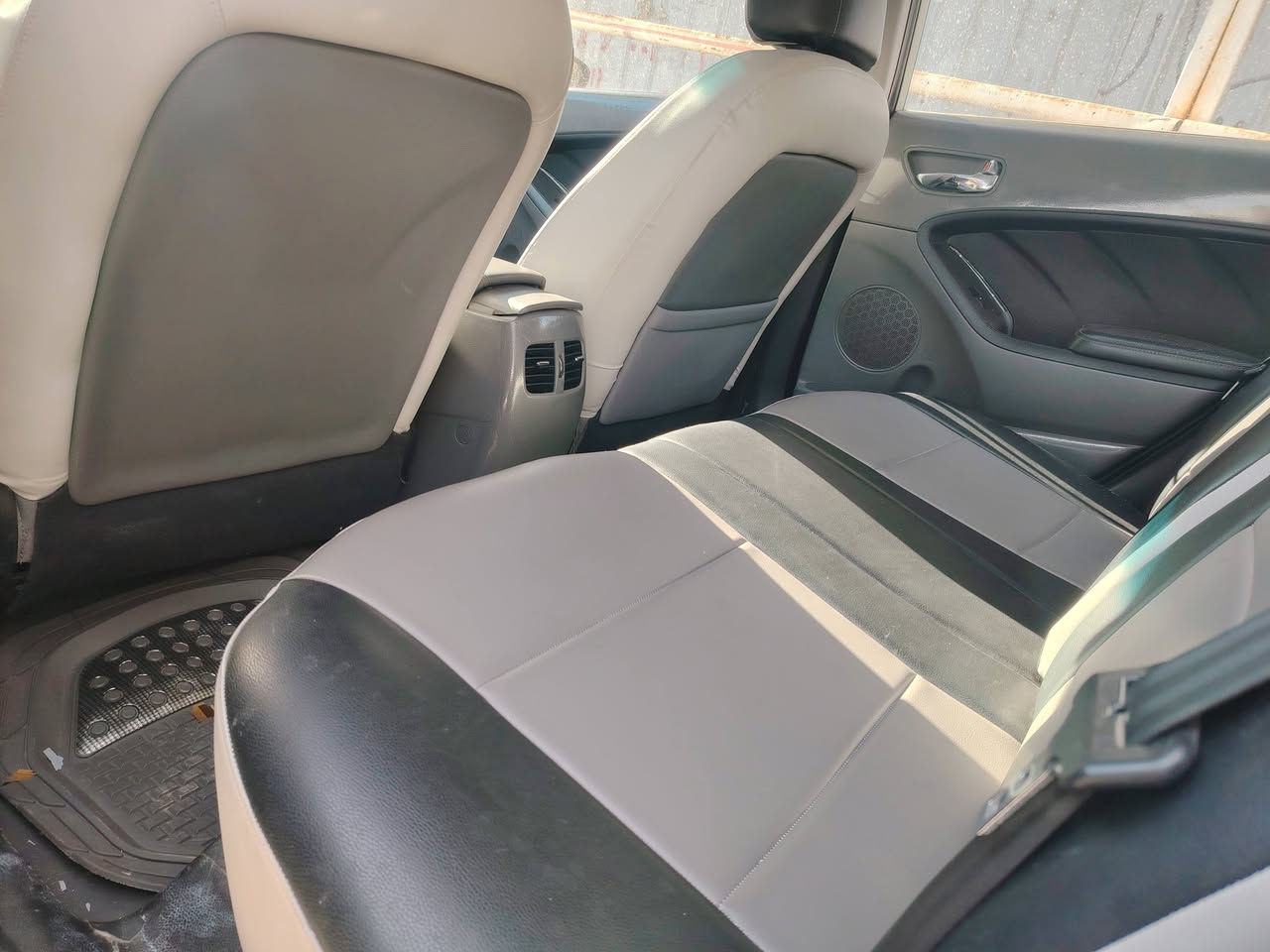 كيا سيراتو 2017 خليجيه الدوليه..
مكفوله من الصبغ والتبديل والفتح..
نص موصفات..
محرك 1600 دوش كفاله..
ماشيه 80 الف..
مري شفط..
البجم لد نهاري..
تبريد خلفي امامي..
خمسه ويل كب والسبير منازل
شفتات ستيرن.. مال كير ترجع نمر بل الدركه..
تخم تاير جديد بيه..
محرك وكير وتبريد كفاله ممفتوح بيه برغي حتى مي الاخضر مال الشركه..
ترايه مال جديد..
حساس خلفي امامي..
للجنايه فقط الي يدور جديد..
السياره من الزيرو على ايدينا..
وجاهزه للاخير..
ملاحظه السياره بيه شبر تعديل بارد الباب خلف السايق حلو بدون شخط فقط تعديل.. وين ميعجبك افحص 
مكاني بغداد الكرخ حي الجهاد.
الشراي الجناي يتصل وبل الخدمه
هذه رقمي ***********..
