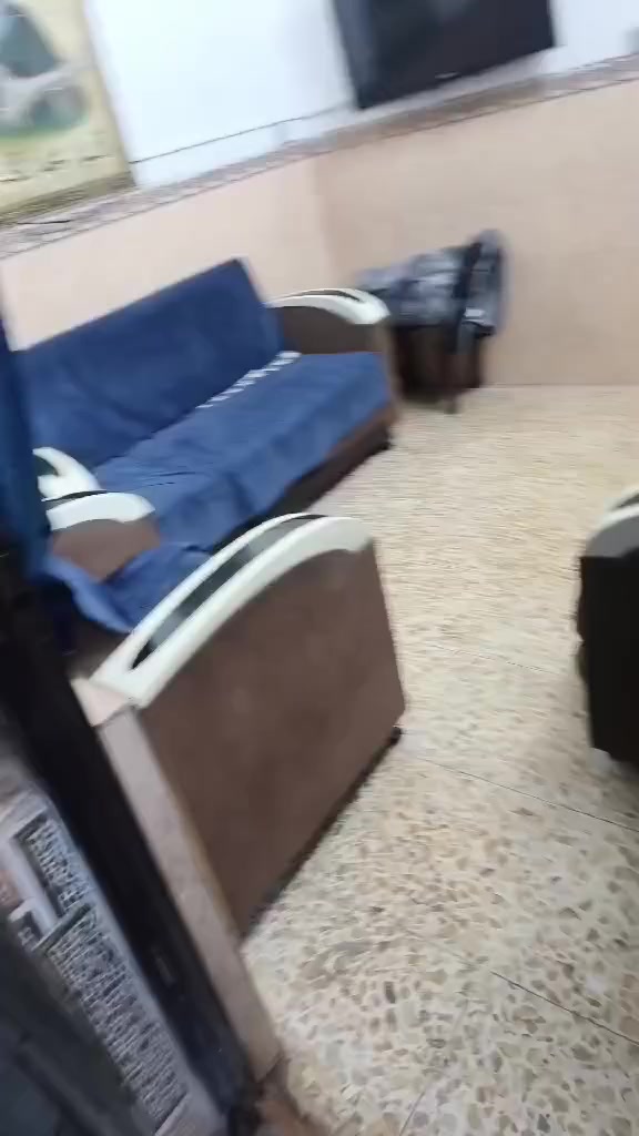 إسلام عليكم
بيت البيع مساحه 
70متر 
طابقين كامل 
حمام خارجيه 
ستقبال مطبخ 
حمام داخليه 
غرفه منوار 
طابق ثاني 
غرف ٢
حمام ١
طاوبي زراعي سند25
***********
