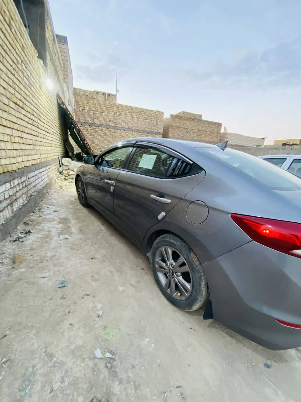 النترا موديل 2018  وارد أمريكي مكينه 2000 دوش سياره جاهزه رقم ذي قار انگليزي تحويل مباشر ضربته حلوه جاملغ مبدل وبنيد فقط مصبوغ بدون دواخل 
تبريد خير من الله 
مواصفات السياره👇👇
- شاشه تاب 
- كامرا خلفيه 
- تحكمات ستيرن
- گير AT المرغوب
-  منظومه زنون
-  ثلاث وضعيات قيادت ( Sport وEQO  و عادي )
- حداديه جاهرة
- ويل كب
- مانع انزلاق
- مثبت سرعه
السعر 115 وبيه مجال بسيط للشراي 
 التواصل *********** العنوان الناصريه
