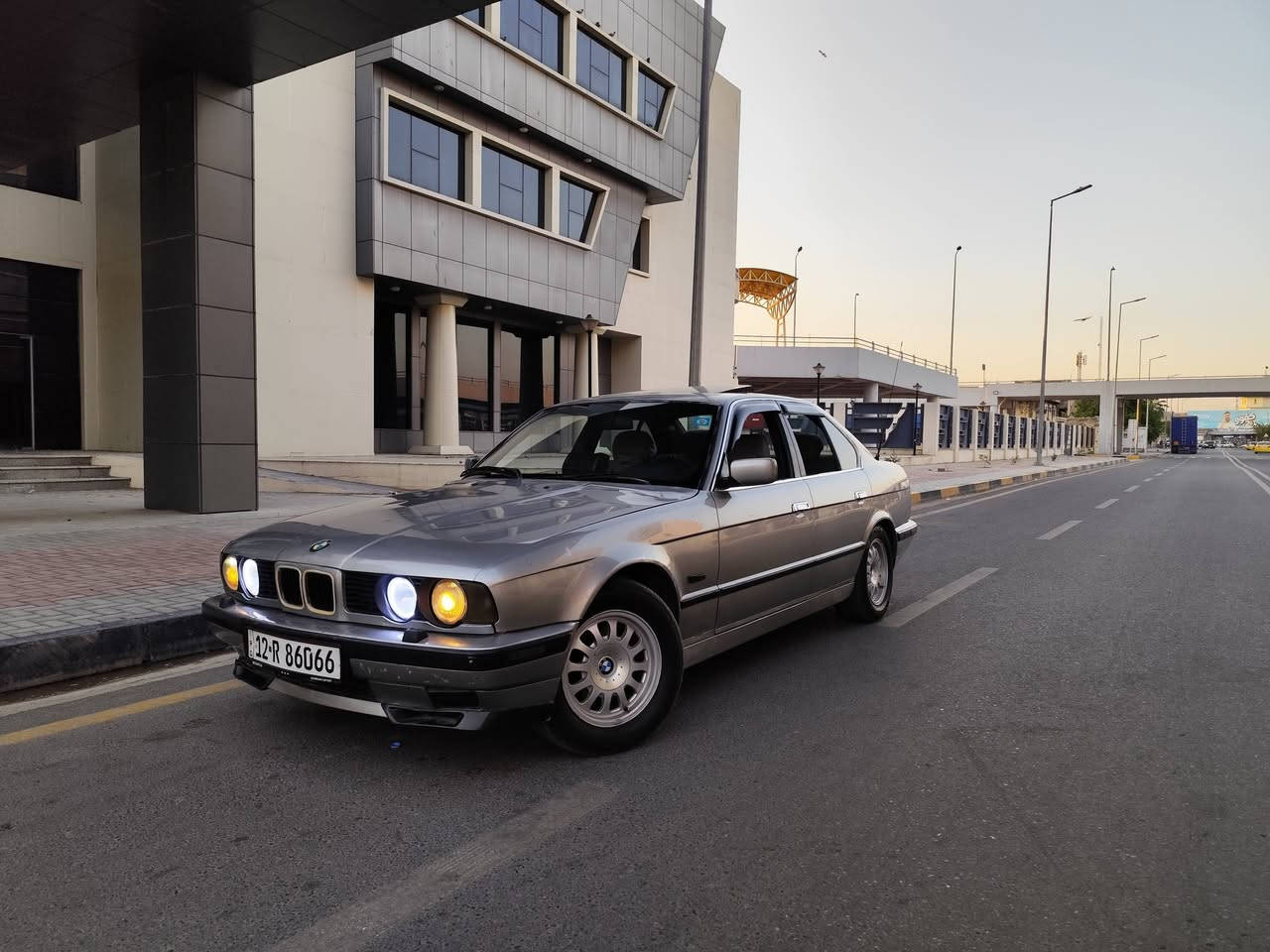 للبيع بي ام اصلي 535 مكلف بل نشر
محرك كبس كير توماتيك 525 شرط
موديل 89 محدثه 93
سنويه الى 28 شرط تحويل كاربون بازين 
صدر امامي و خلفي جديد سياره متعوب   
ما يعوزله شي 
سعر 55 بيه مجال 
***********
***********
