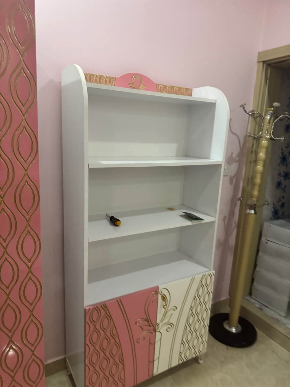غرف نوم شبابي بناتي ٧ قطع مع سريرين مستعمل قليل اخو جديد مابي اي عيب 
عنوان سيدين حي النصر مقابيل مركز عروبه معرض حمدي اللاثاث 
رقم موبايل *********** كركوك, العراق
