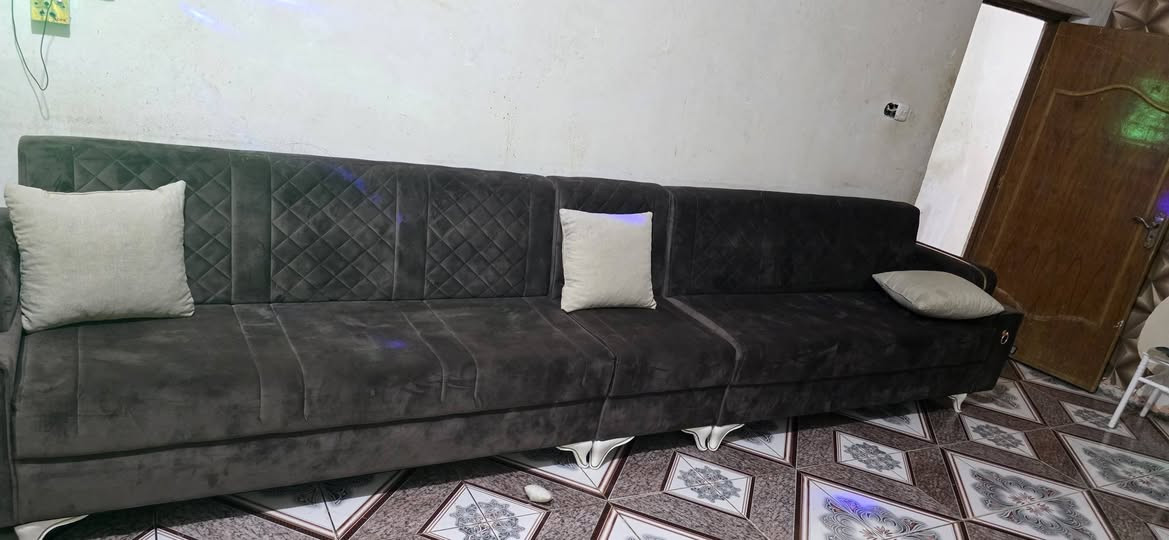 سلام عليكم تخمين  ٢٠ مقعد جديد للبيع سعر ٨٠٠ بدون طبلات ورايد تخم واحد عادي ١٠ مقاعد ب٤٠٠ مكان طشاش استفسار اتصال ***********
