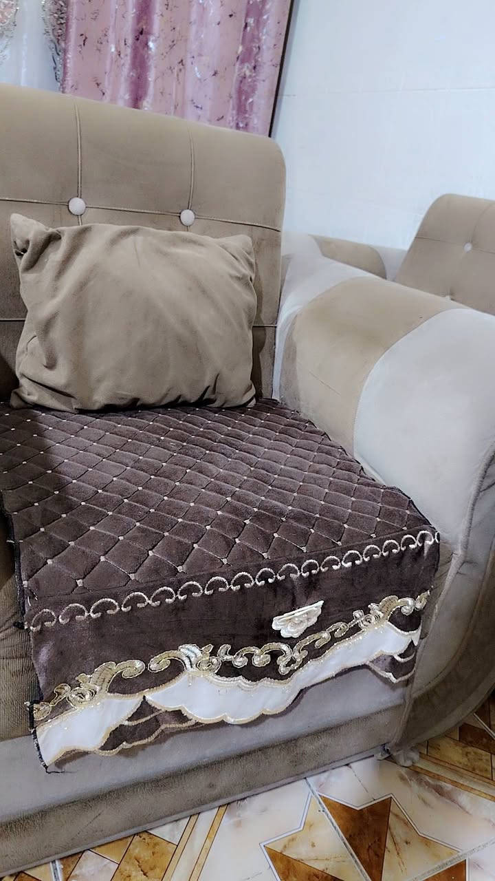 بردات جدد ب٣٠ وبيهن مجال حك جيه ارتفاع اكثر من ٣ والعرض ٦ تقريبا ٣ قطع ومفرش تخم ١٠ مقاعد الواحد عله ١٠ مكان السكلات منطقه ال١٣


**إذا كنت صاحب هذا الإعلان وتريد حذفه لأي سبب، رجاءا أرسل رسالة إلى الدعم الفني**