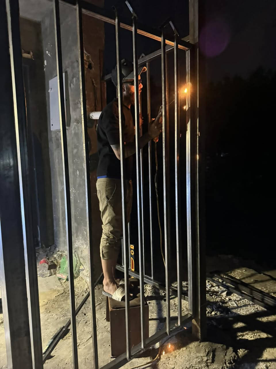 تم إكمال عمل سياج خارجي تصميم تركي 
مكاني حي العامل رقم تلفوني بي واتساب 
🎶🫡***********
