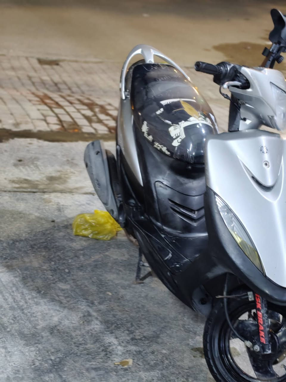 دراجه ماكس للبيع كلشي شغاله ما ناقصه اي شي ما مفتوحه وين ما تريد افحص وياه بعد كفرات موشم لون ابيض ما صاله هواي من نازله من الحاويه السعر 600 وبيها مجال المكان النجف حي السلام


**إذا كنت صاحب هذا الإعلان وتريد حذفه لأي سبب، رجاءا أرسل رسالة إلى الدعم الفني**