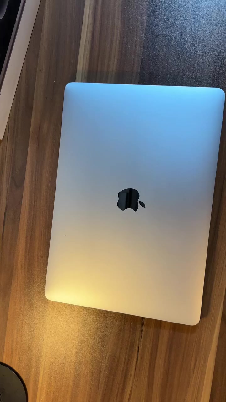 Macbook pro  m1 2020
https://t.me/Appllle_Product

13,6 inch
Ram 8 
Hard 256 
لون سلفر ،،باتري 87‎%‎✅
يلمع لمع🫰💙
بدون ملحقات 

للطلب والأستفسار ارسال رسالة 

قناه التلي 
https://t.me/Appllle_Product

تيك توك
www.tiktok.com/@wolf.wiq
انستا
https://www.instagram.com/wolf.wiq/profilecard/?igsh=MXdpZG5maTQ5N3p1ZA==


**إذا كنت صاحب هذا الإعلان وتريد حذفه لأي سبب، رجاءا أرسل رسالة إلى الدعم الفني**