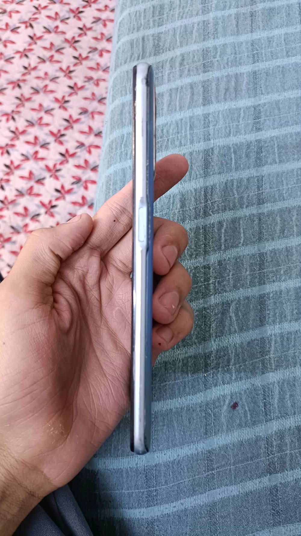 السلام عليكم جهاز اوبو للبيع جهاز حلو ومميز حته لونه 

جميل مبدل شاشه اصليه وشاشه بيه شوي لثمه من فوك يم 

سماعه الاماميه ما تبين بطاريه🔋500 مللي امبير  ذاكره 256 صوت جهاز روعه جوده عاليه بصمه شغاله ولباقي كله شغال سعره 133 وبي مجال عنوان بغداد الزعفرانيه 🤍 