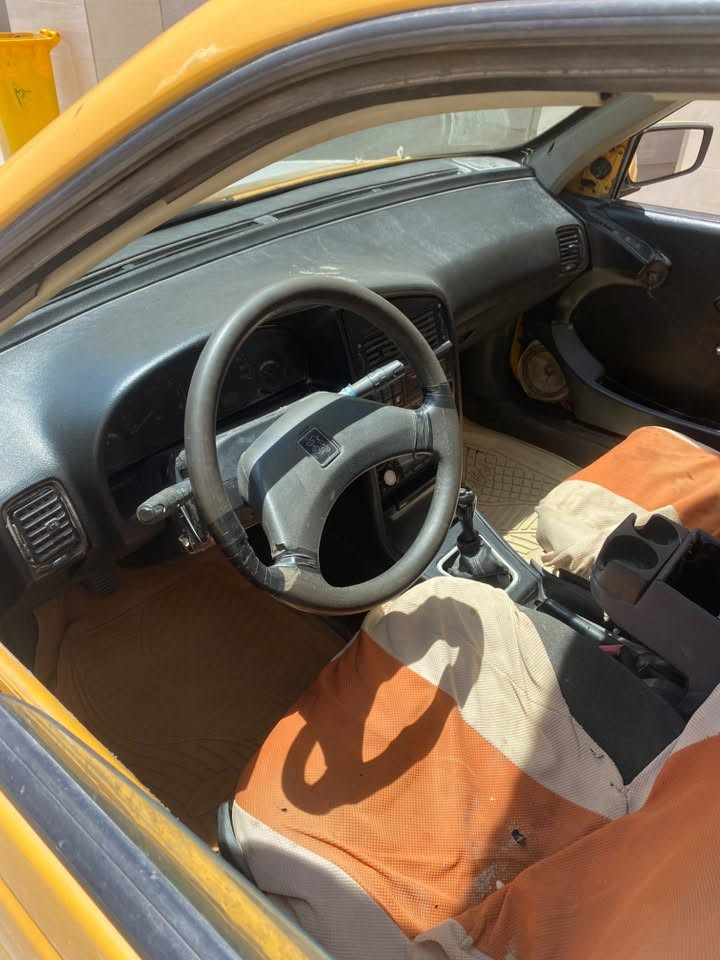 بيجو 405مديل 12
سياره مكينه وكير وحداده بل كارتون 
فقط صار يومين تشتغل وتضرب چيلات 
اكفل المحرك ولكير سياره كلش حلوه 
التبريد طار الغاز المنضومه كلها جديده ولكمبريسر مكفول 
سياره راعيها موجود 
السياره يرادلها ترتيب بسيط   السنويه منتهيه ب2025
هاي كل التفاصيل السعر ١٤وبيها مجال كلش بسيط
مكاني بصره جزائر ***********
