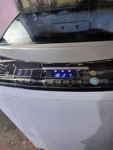 السلام عليكم ❤️ ❤️
غساله اوتوماتيك ⚡
حار وبارد👉🏻💤
استعمال قليل جديده كلش مابيه اي شي 

حوض كبير 
شغاله عل فحص 
السعر 800
*********** مكاني ديوانيه
