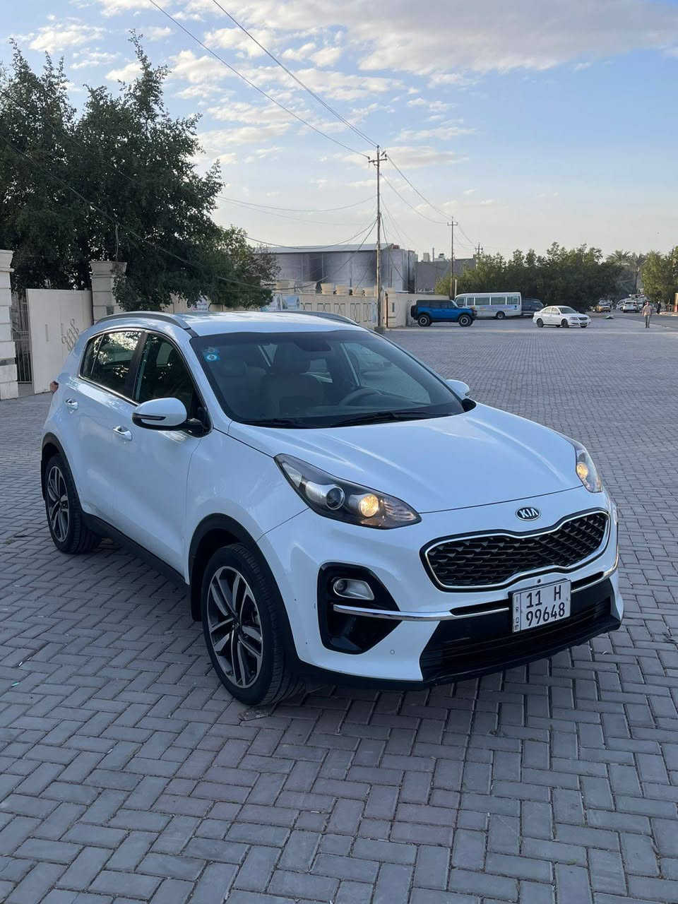 السلام عليكم ورمضان مبارك للبيع كيا سبورتج وارد خليجي موديل 2019 ماشيه 80km حقيقي كير ومحرك كفاله بدون فتح السياره مكفوله فقط اسفل الباب الخلفي شخط خفيف *********** مكان السياره بغداد العامريه السعر 188$ السياره حلوة وناعمه وكلها على البلاد وبالعافيه الياخذها وتحياتي للجميع
