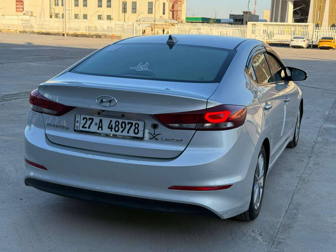 السلام عليكم 
هونداي النترا  2017 وارد امريكي فول مواصفات 1/1 محرك 2000دوش جديد ماشي 146 حقيقي رقم ذي قار نگليزي   
حره تحويل  هزه وسنويه ولوحات جديد  بيه البنيد فقط تبديل   بدون ضرر داخلي  وخشم الجاملق صبغ فقط 
 المواصفات 
 بصمه تشغيل وابواب وجنطه
كشنات جلد
 شاشه كبيره كامره دواره 
 كشنات كهرباء 
 حساسات اماميه خلفيه 
 ويل كب كروم مع تخم تاير 
 بك لايت لد  
 لايتات والكشاف 
 رادارات جانبيه خلفيه كله شغال 
 تحكم استيرن فول مع ثلاث انضمه قياده 
السياره جاهزه كير محرك حداديه تبريد  شرط الفحص 
السعر120 وبيه مجال 
للاستفسار *********** مكاني ناصريه مركز
